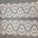 Flora eyelash Chantily lace