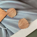 Shell look shank buttons