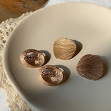 Shell look shank buttons