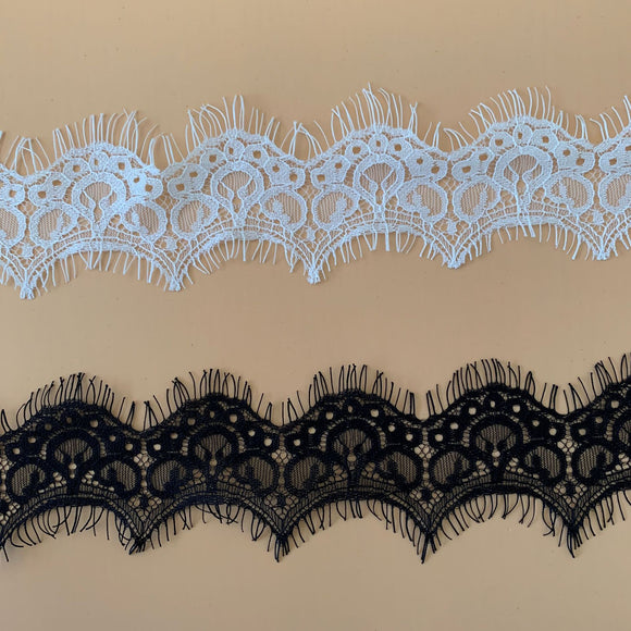 Double scalloped eyelash Chantily lace