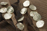 Shell look shank buttons