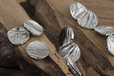 Shell look shank buttons