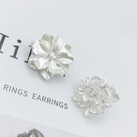New - Camellia flower shank buttons