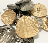 Shell look shank buttons