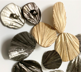Shell look shank buttons