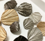 Shell look shank buttons