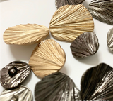 Shell look shank buttons