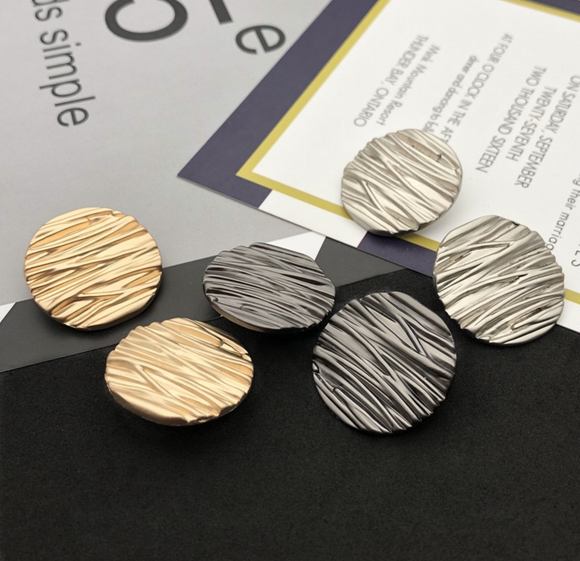 Wave line metal shank buttons