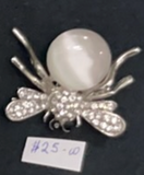 Bee broches with diamnate / pearl