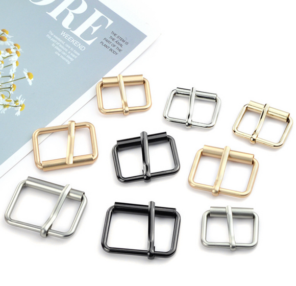 Metal thread rolling buckle