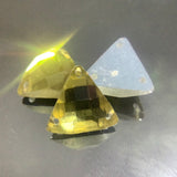 Triangle shape glass bead