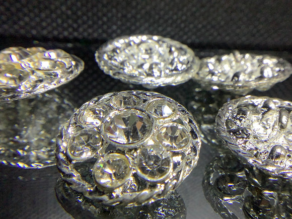 Flat shank button with diamante