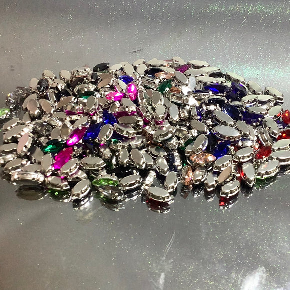 Eye shaped glass bead