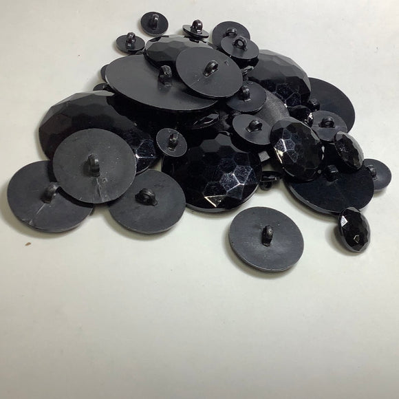 Round shank facet button