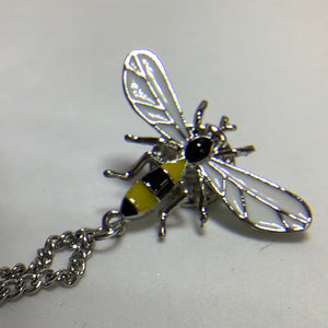 Knighthood Men's Honey Bee With Hanging Chain Brooch Lapel Pin