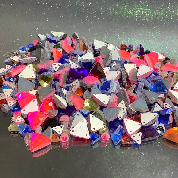 Triangle shape glass bead