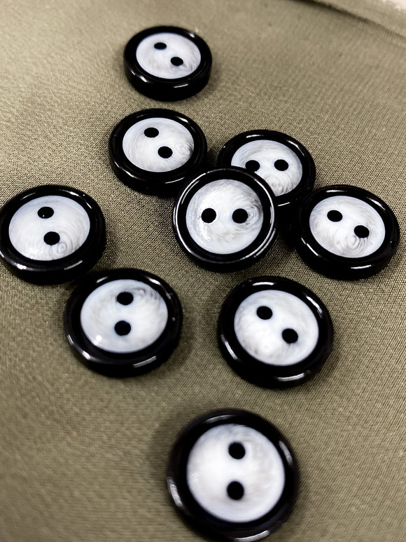 Dee Button