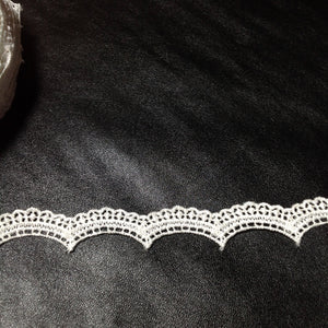 Charlotte Scalloped Edging