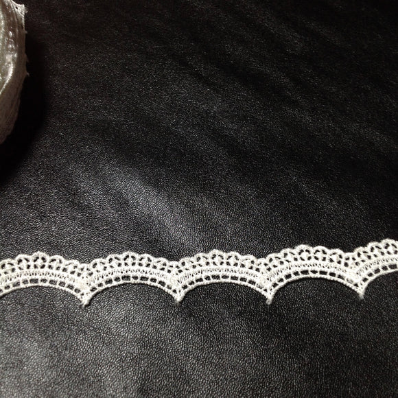 Charlotte Scalloped Edging