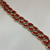 Acrylic chain with oil drop in contrast