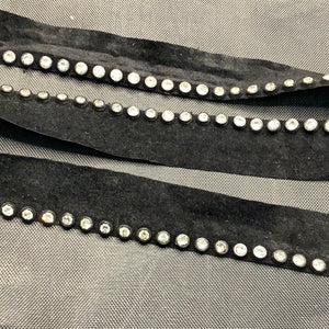 Single raw diamanté on velvet ribbon