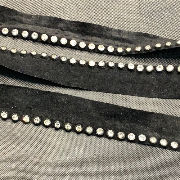 Single raw diamanté on velvet ribbon