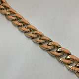 Acrylic chain with oil drop in contrast