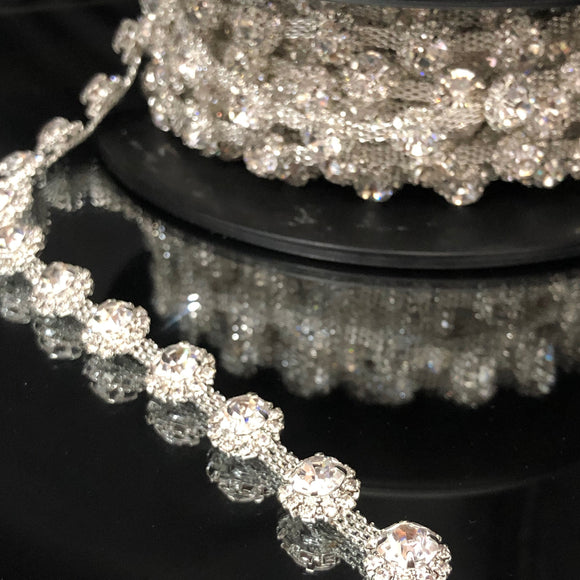 Flower diamanté trim in mesh chain