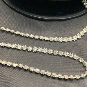 Single row Diamanté chain in thread