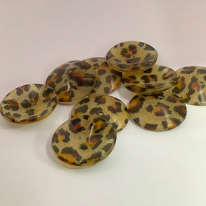Leopard Buttons Leopard curved button – www.jimmybuttons.com.au
